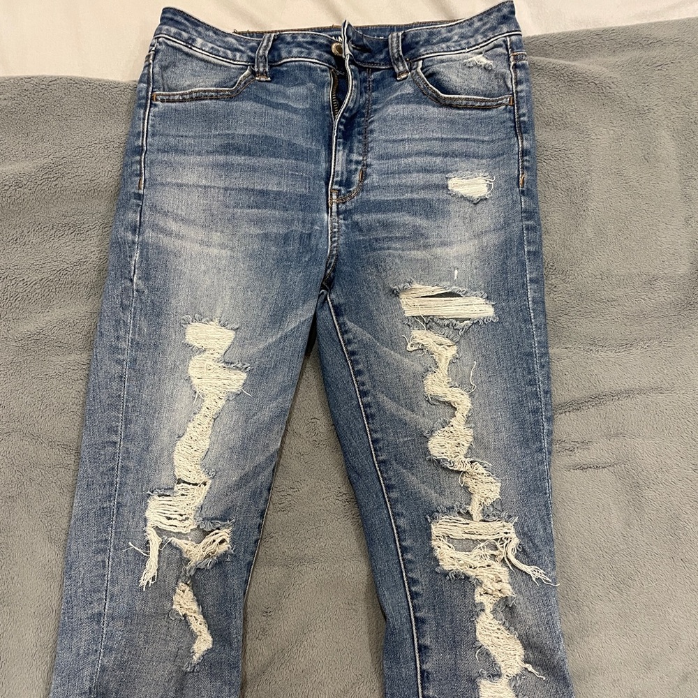 American eagle high waisted ripped jeans. Size 8.